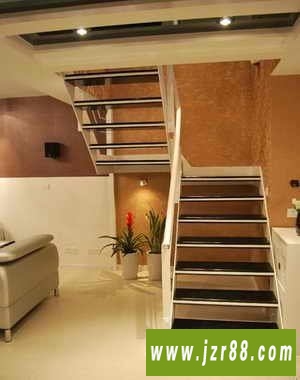 室内跃层楼梯装修,艺术个性的80后楼梯风格